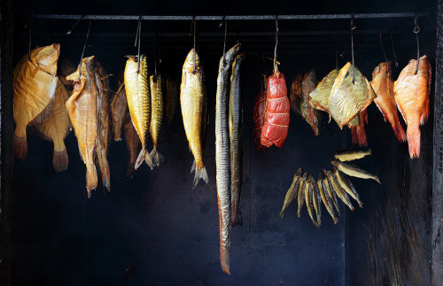 Как быстро запустить продажу готовых рыбных деликатесов: копчение и соление как конкурентное преимущество